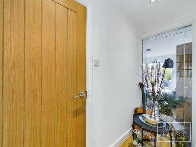 Graigwen Parc, Graigwen, Pontypridd - Entrance Hall
