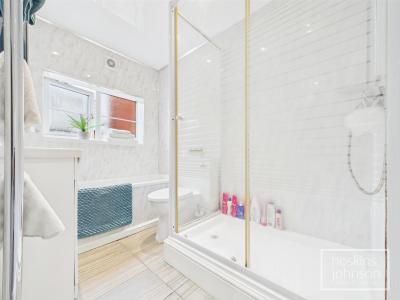 Penygraig Terrace, Ynysybwl - Bathroom