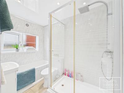 Penygraig Terrace, Ynysybwl - Bathroom