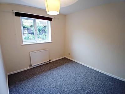 Clos Creyr, Meadow Farm, Llantwit Fardre - Bedroom 1