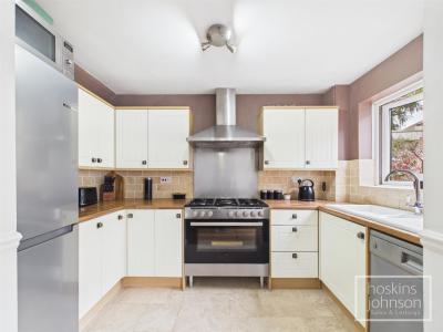 Hafan Heulog, Coed Y Cwm, Pontypridd - Kitchen