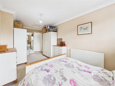 Hafan Heulog, Coed Y Cwm, Pontypridd - Bedroom 1