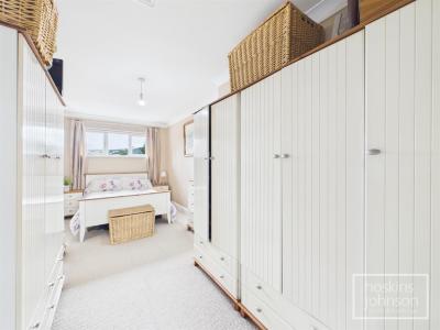 Hafan Heulog, Coed Y Cwm, Pontypridd - Bedroom 1