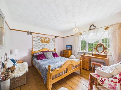 Church Street, Ynysybwl - Bedroom 1