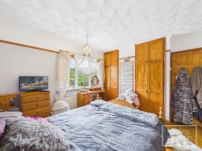 Church Street, Ynysybwl - Bedroom 1