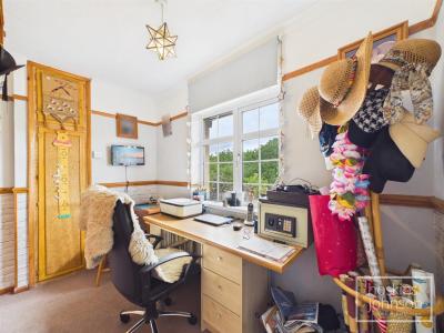 Church Street, Ynysybwl - Bedroom 3