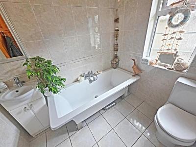 Church Street, Ynysybwl - Bathroom