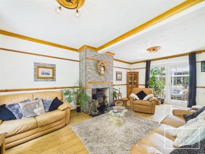 Church Street, Ynysybwl - Living Room