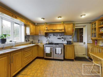 Brynderwen Close, Cilfynydd, Pontypridd - Kitchen/Breakfast Room