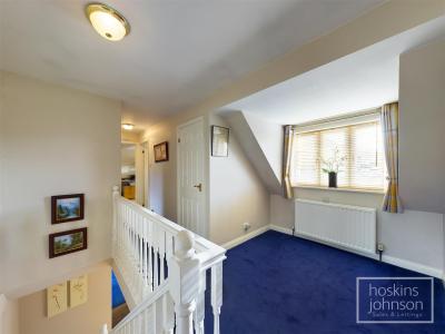 Brynderwen Close, Cilfynydd, Pontypridd - First Floor Landing