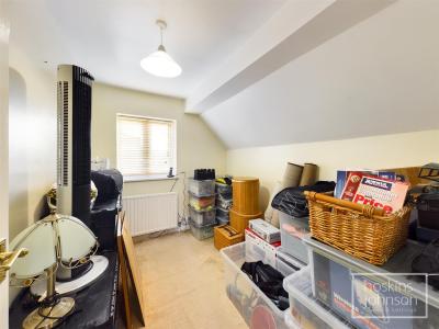 Brynderwen Close, Cilfynydd, Pontypridd - Bedroom 5