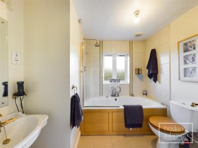 Brynderwen Close, Cilfynydd, Pontypridd - Bathroom/WC
