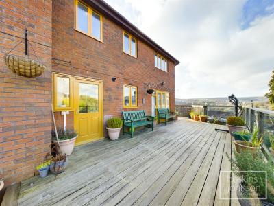 Brynderwen Close, Cilfynydd, Pontypridd - Outside