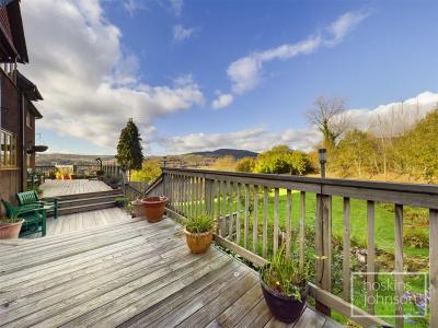 Brynderwen Close, Cilfynydd, Pontypridd - Outside