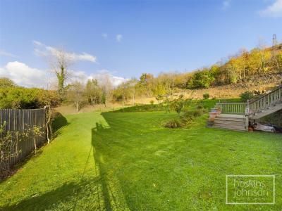 Brynderwen Close, Cilfynydd, Pontypridd - Outside