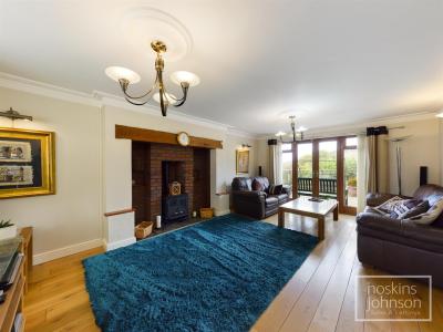 Brynderwen Close, Cilfynydd, Pontypridd - Lounge