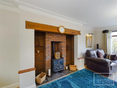 Brynderwen Close, Cilfynydd, Pontypridd - Lounge