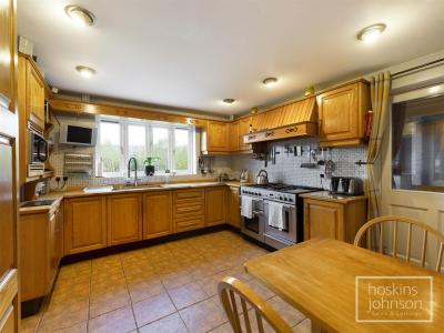 Brynderwen Close, Cilfynydd, Pontypridd - Kitchen/Breakfast Room