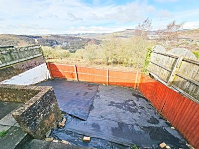 Ffordd Catraeth, Cilfynydd, Pontypridd - Outside