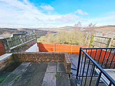 Ffordd Catraeth, Cilfynydd, Pontypridd - Outside