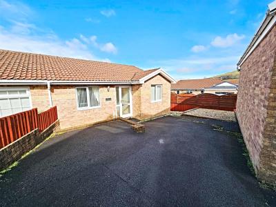 Ffordd Catraeth, Cilfynydd, Pontypridd - Outside