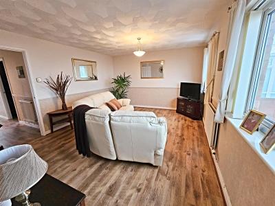 Ffordd Catraeth, Cilfynydd, Pontypridd - Lounge