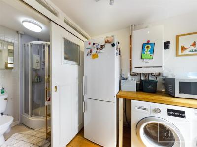 Ty-Gwyn Road, The Common, Pontypridd - Utility Room