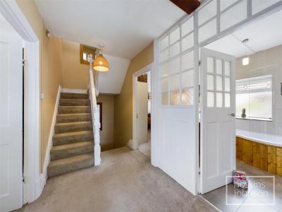 Ty-Gwyn Road, The Common, Pontypridd - First Floor Landing