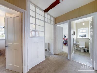 Ty-Gwyn Road, The Common, Pontypridd - First Floor Landing