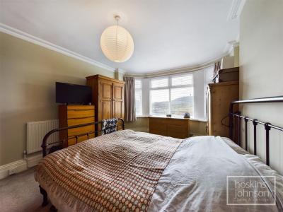 Ty-Gwyn Road, The Common, Pontypridd - Bedroom 1