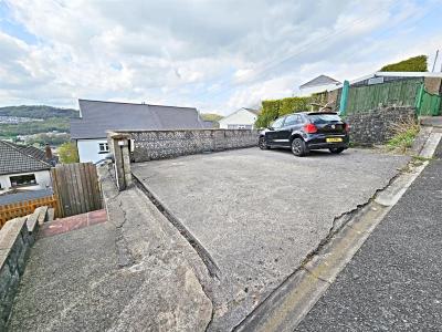Ty-Gwyn Road, The Common, Pontypridd - Outside