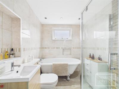 Paget Street, Ynysybwl, Pontypridd - Bathroom