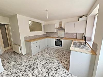 Aberfan Crescent, Merthyr Tydfil - Kitchen/Breakfast Room