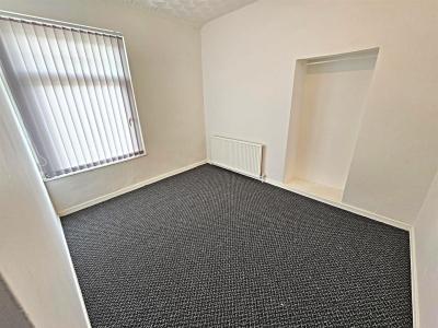 Aberfan Crescent, Merthyr Tydfil - Bedroom 1