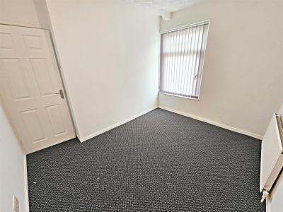Aberfan Crescent, Merthyr Tydfil - Bedroom 1