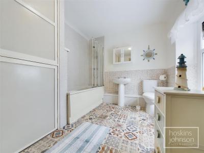 Berw Road, Pontypridd - Bathroom