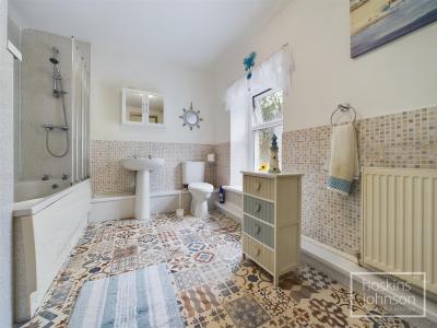 Berw Road, Pontypridd - Bathroom