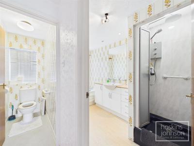 Coed Isaf Road, Pontypridd - Separate WC
