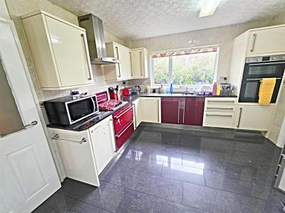 Chapel Street, Pontypridd - Kitchen/Breakfast Room