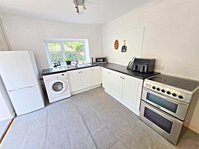 Dan Y Bryn Villas, Treforest, Pontypridd - Kitchen/Breakfast Room