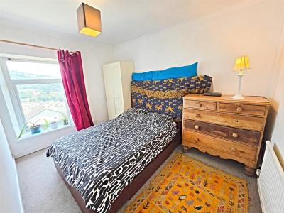 Dan Y Bryn Villas, Treforest, Pontypridd - Bedroom 1