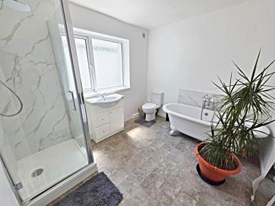 Dan Y Bryn Villas, Treforest, Pontypridd - Bathroom