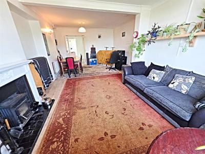 Dan Y Bryn Villas, Treforest, Pontypridd - Lounge/Diner