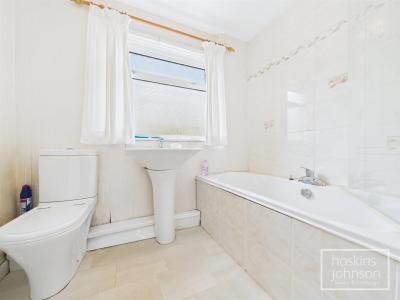 Coed Isaf Road, Maesycoed, Pontypridd - Bathroom