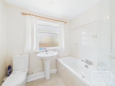 Coed Isaf Road, Maesycoed, Pontypridd - Bathroom