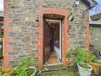 Ynysybwl, Pontypridd - Entrance Porch