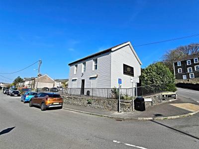 Coedpenmaen Close, Pontypridd - Outside