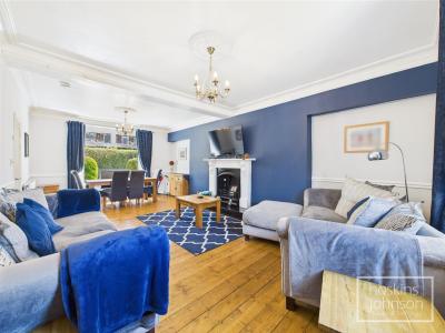 Merthyr Road, Pontypridd - Lounge