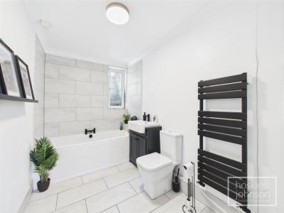 Merthyr Road, Pontypridd - Bathroom