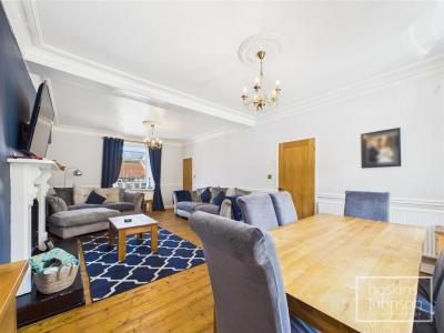 Merthyr Road, Pontypridd - Lounge